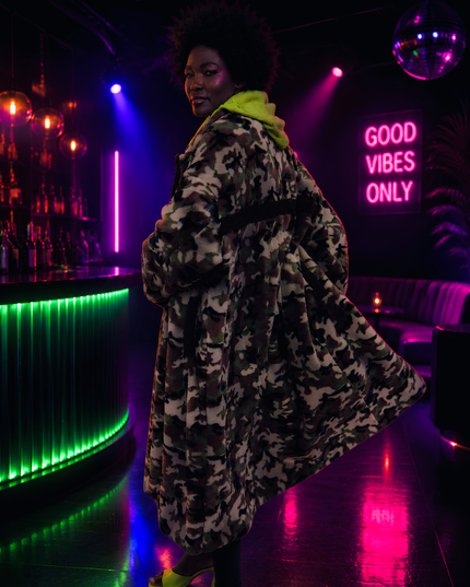 Síðkápa "Neon Soldier"