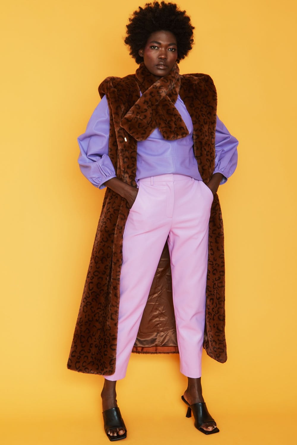 Leopard Jakki Faux Fur Hooded Maxi Gilet frá Jayley – Díva